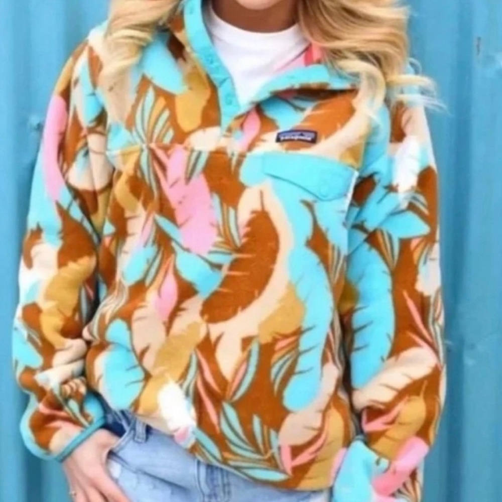 Size small Patagonia pullover- feather print